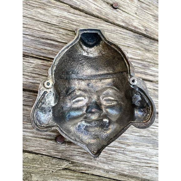 Vintage Gold Metal Asian Men Smiling Faces Wall Decor - Picture 14 of 16